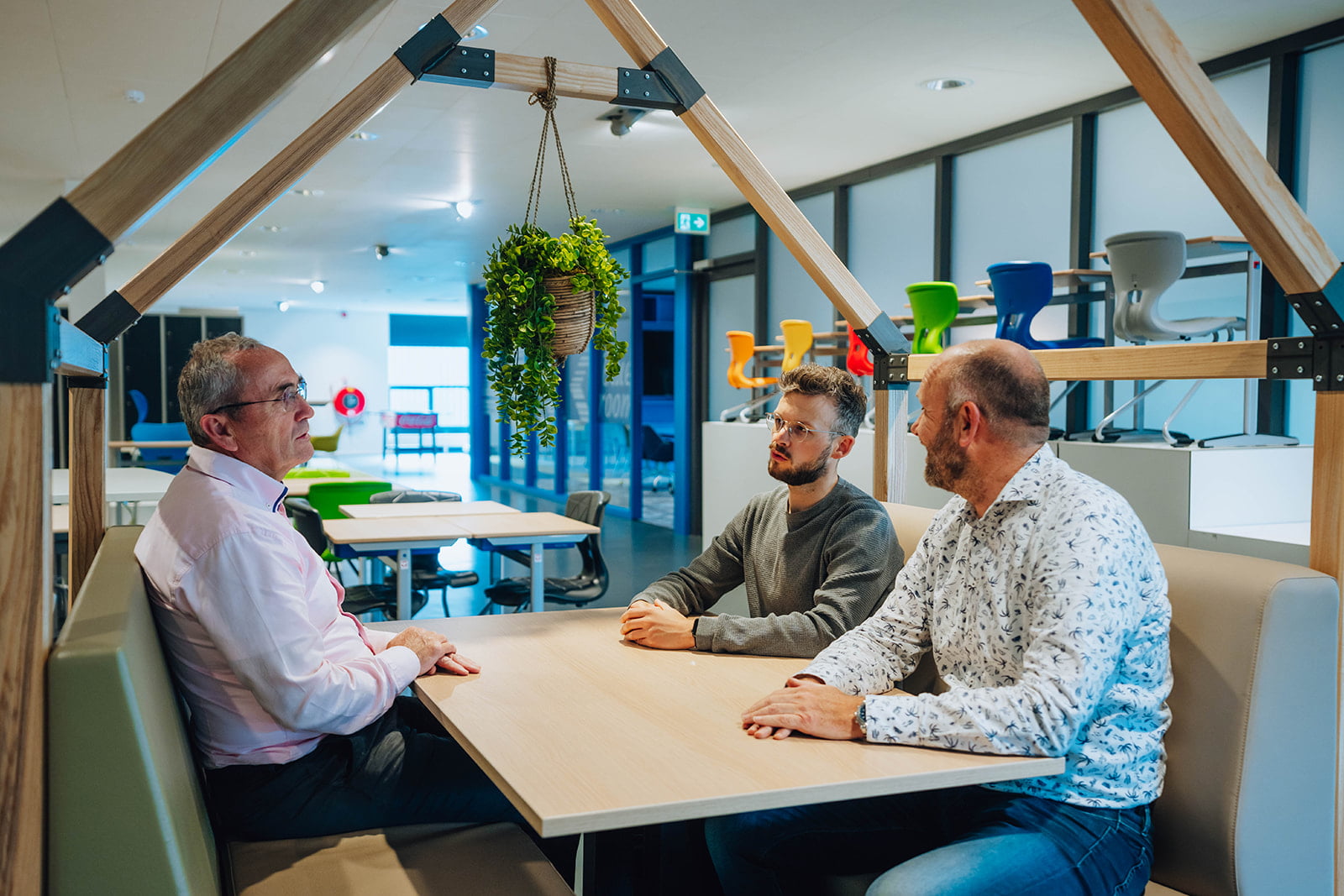 Take 5 is gespecialiseerd in bedrijfsovernames binnen de meubelbranche